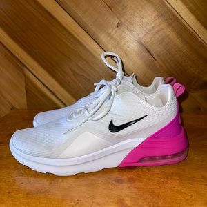 NIKE Air Max Motion 2, sz 9, White & Pink Shoes 💓🤍